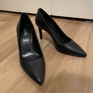 Michael Kors Dorothy Flex Leather Pump